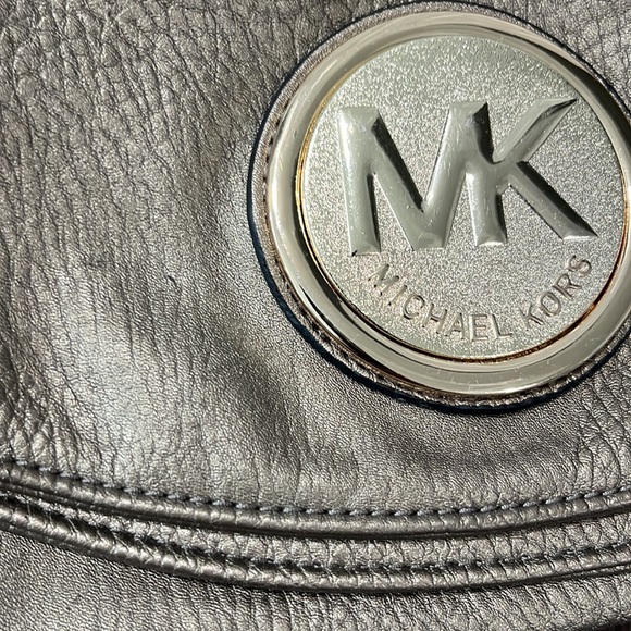 Womens bronze gold adjustable strap handbag with flap closure. - Picture 11 of 12